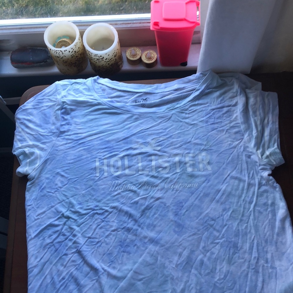 Hollister tee